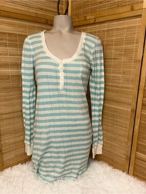 Vintage Old Navy Henley long sleeve thermal sleep shirt woman’s medium dress